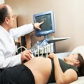 těhotná žena ultrazvuk